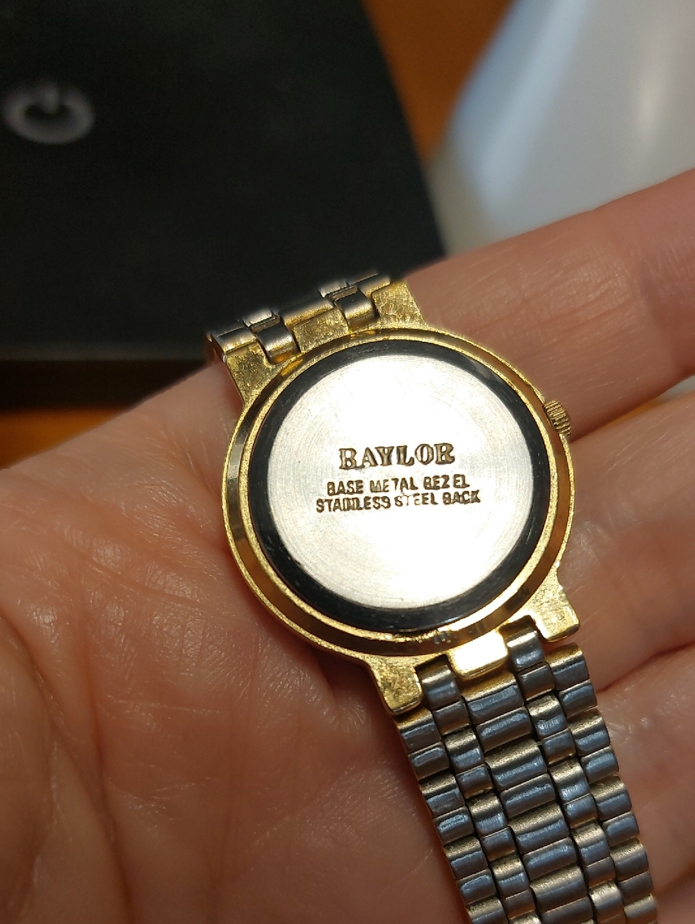 Vintage Baylor Working Ladies 6.5" Goldtone Watch Black Face - Picture 8 of 9
